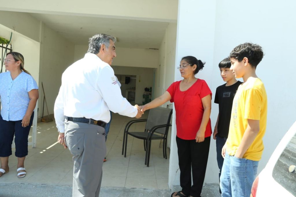 Gobernador y presidenta del DIF estatal una vez más recorren zonas&nbsp;afectadas