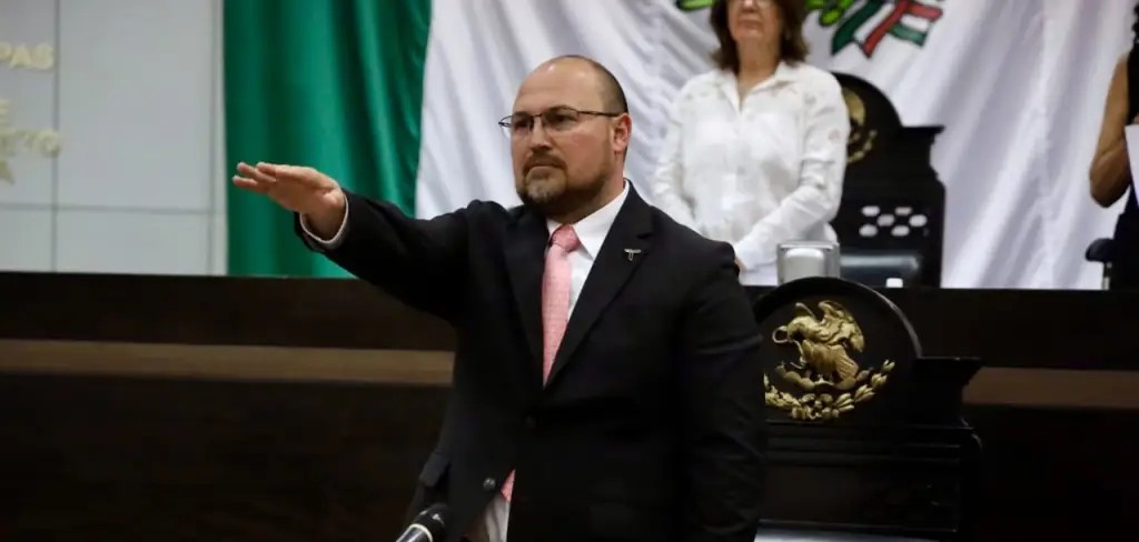 Este gobierno respeta, no dicta línea, no impone, no amenaza, no corrompe: Héctor&nbsp;Villegas