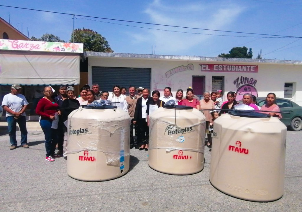 Apoya ITAVU desarrollo social con dotación de&nbsp;tinacos