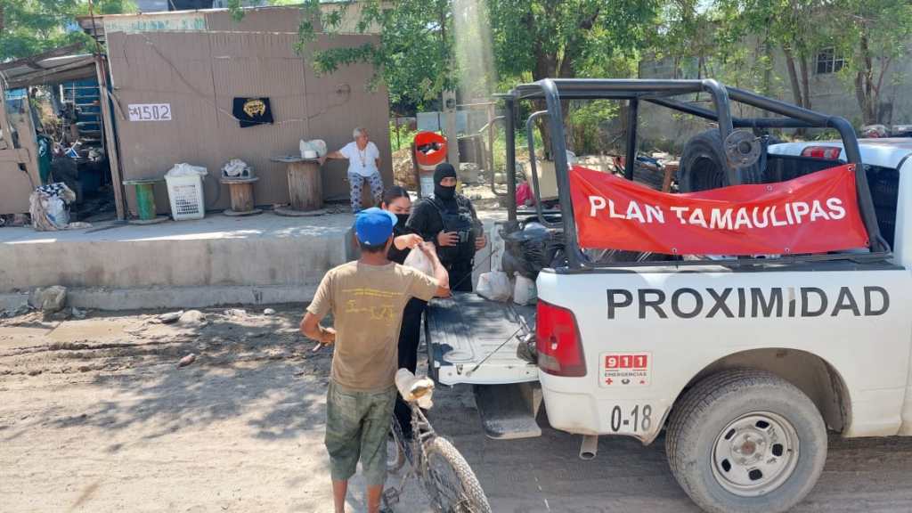 Preserva Guardia Estatal seguridad y entrega donativos en sectores afectados por inundación