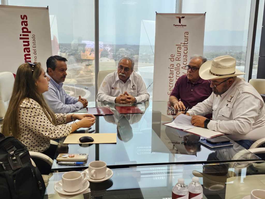 Firman convenio para fomentar actividades productivas en el sector rural en el Día de la Tierra