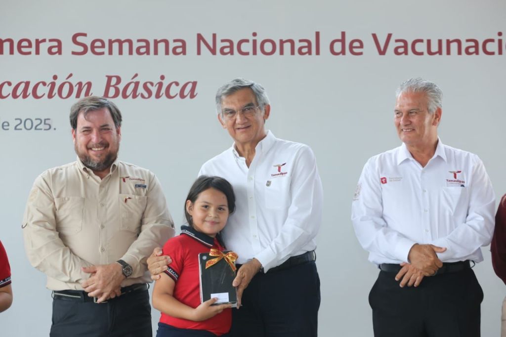 Pone en marcha Américo campaña de vacunación en escuelas y entrega tabletas a niñas y&nbsp;niños