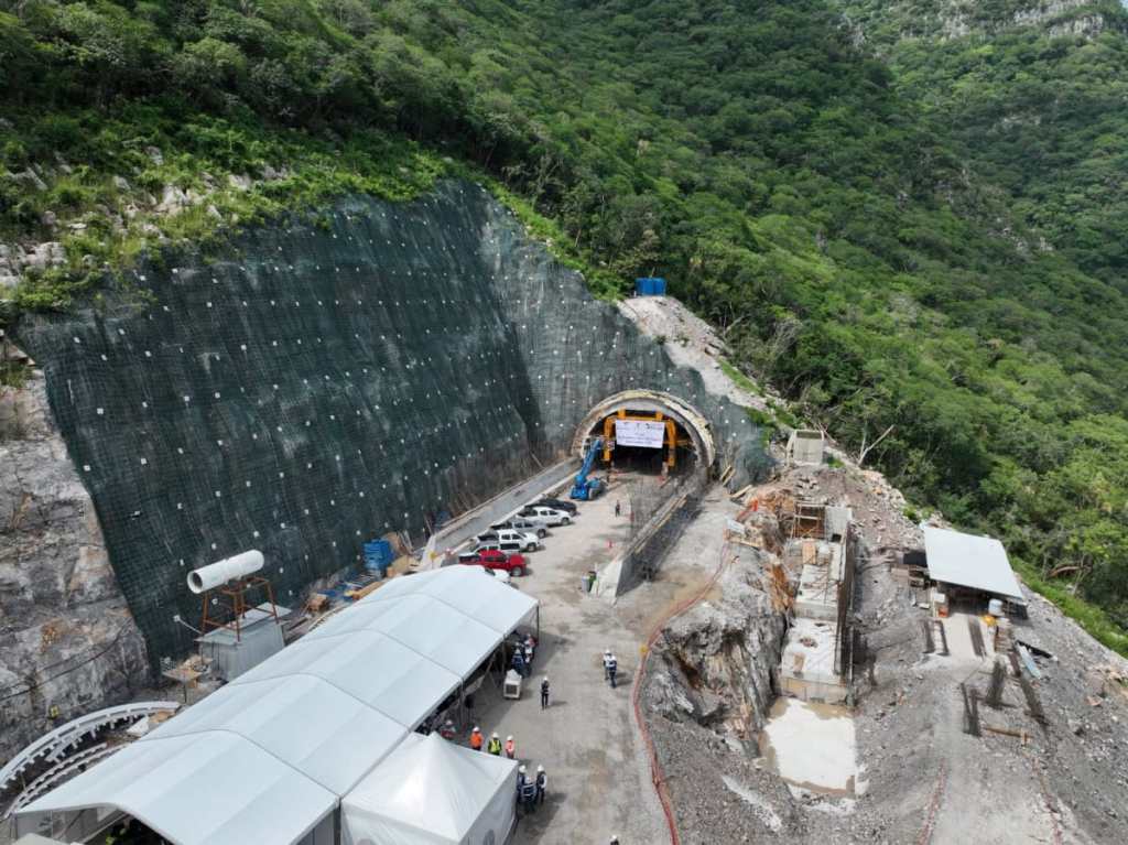 Américo Villarreal impulsa infraestructura verde: concreto ecológico y reforestación en carretera Mante–Ocampo–Tula